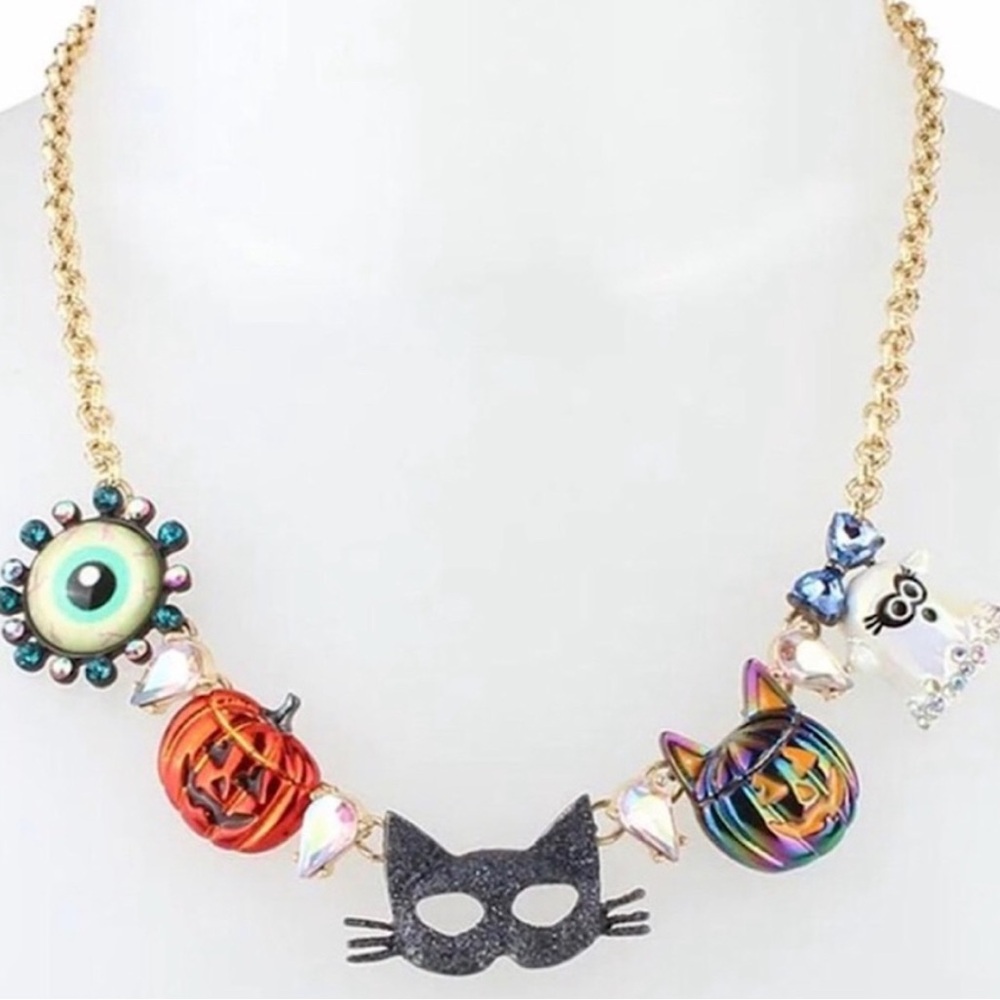 NWT GLOW IN THE DARK Betsey Johnson Charms Glow in the Dark Halloween Necklace